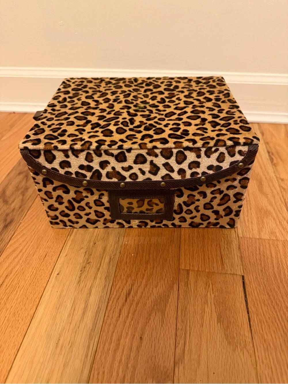 Leopard Print twin bedspread 2 of them come with this bundle and a Brown case